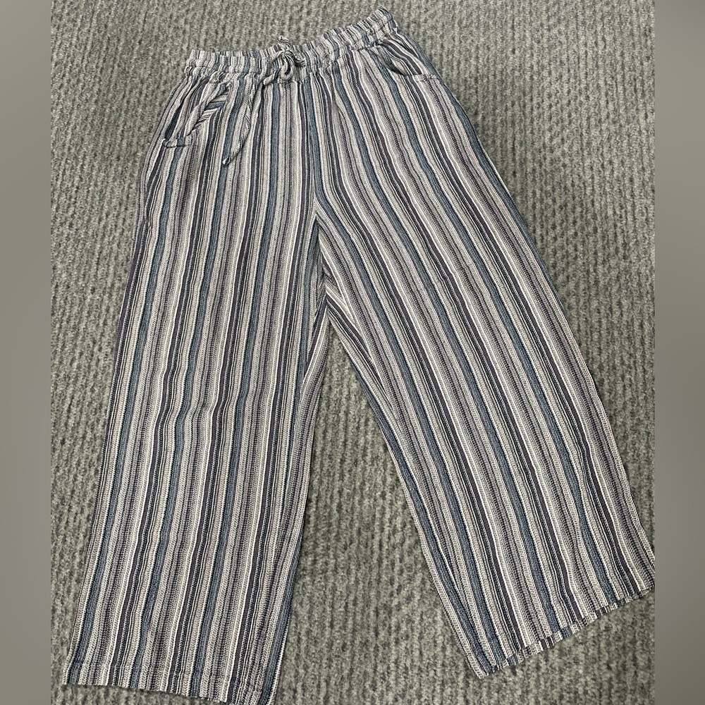 Lulu’s Vertical Striped Capris With Drawstring, EUC!